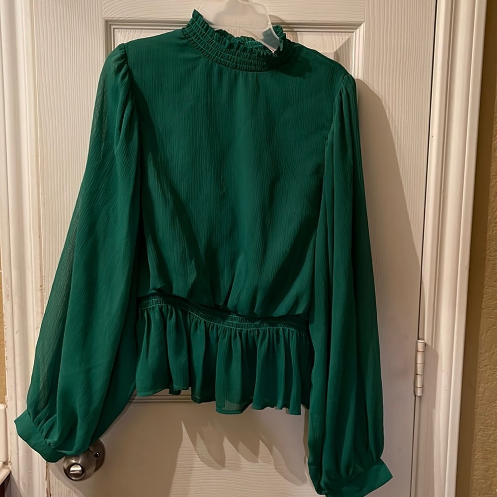Green woman top 💚